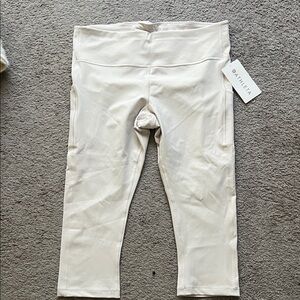 Athleta Women's Cream Capris. New with tags. Never worn